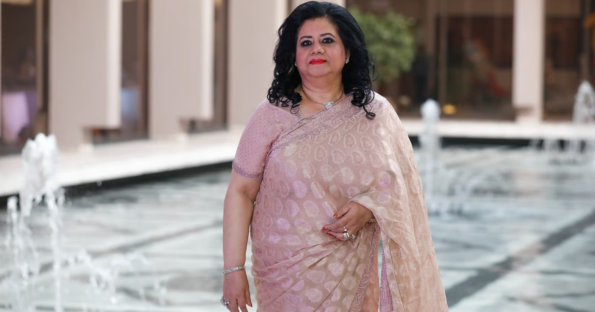 ‘আমি কিন্তু সবার সঙ্গে হাত মেলাই না’