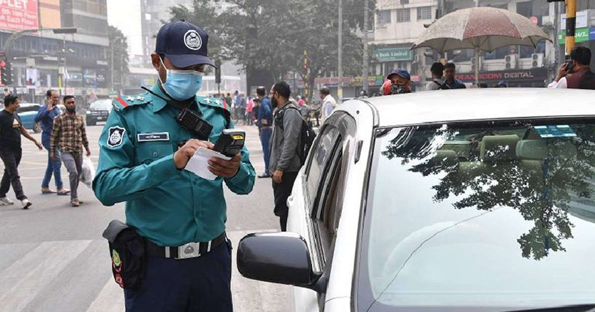 ট্রাফিক আইন লঙ্ঘনে এক দিনে ডিএমপির ১৭৪৪ মামলা