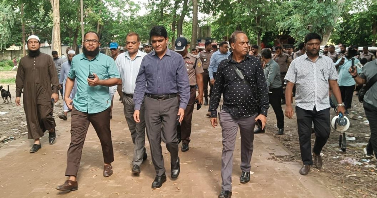 সোহরাওয়ার্দী উদ্যানে অবৈধ স্থাপনা উচ্ছেদ