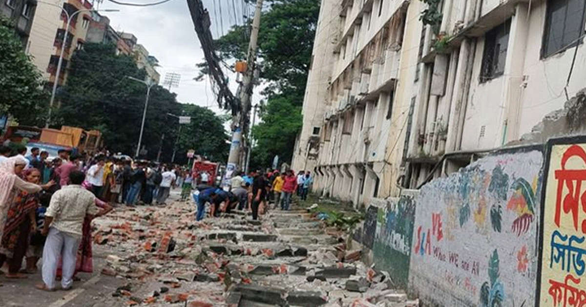 মিরপুর কলেজের দেয়াল ধসে নিহত ২, আহত বহু