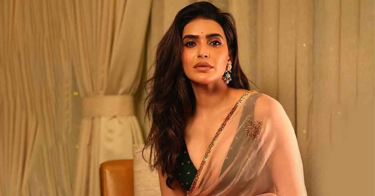 ৪২ বছর বয়সে মা হলেন অভিনেত্রী কারিশমা