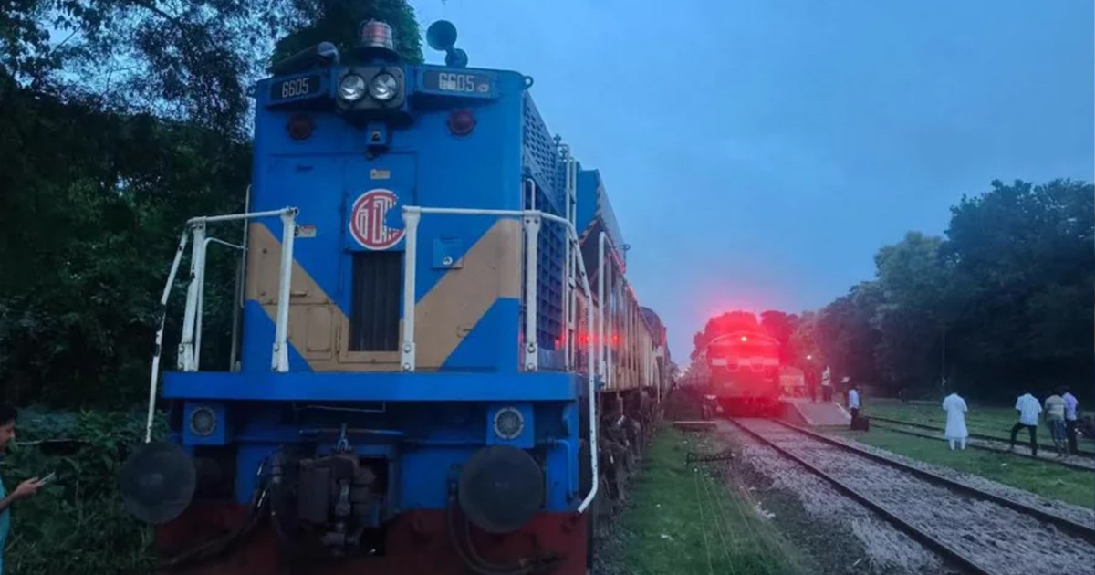 স্টেশনে যাত্রীসহ ট্রেন রেখে উধাও চালক, ফিরলেন ১ ঘণ্টা পর