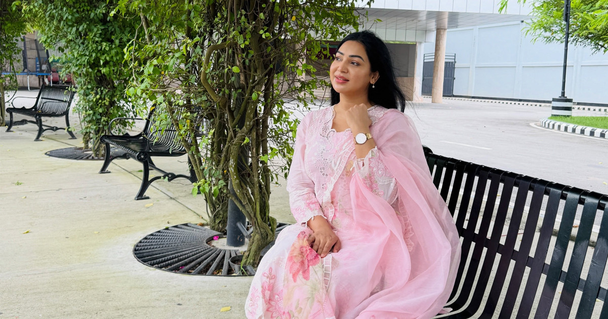 ‘তোমাকে ছাড়া এখনো বেঁচে আছি’