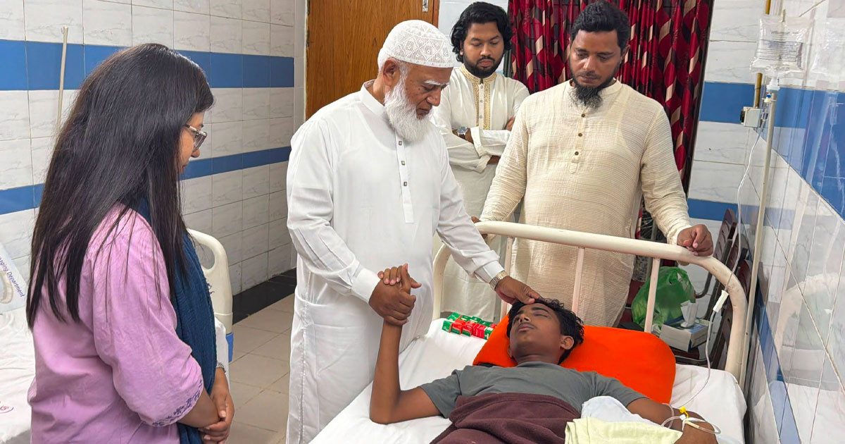 চোখ হা'রা'নো আলিফকে দেখতে হাসপাতালে বিরোধীদলীয় নেতা