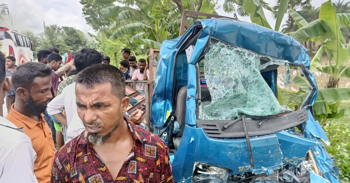 বগুড়ায় ট্রাক ও পিকআপের মুখোমুখি সংঘর্ষে নিহত ৪