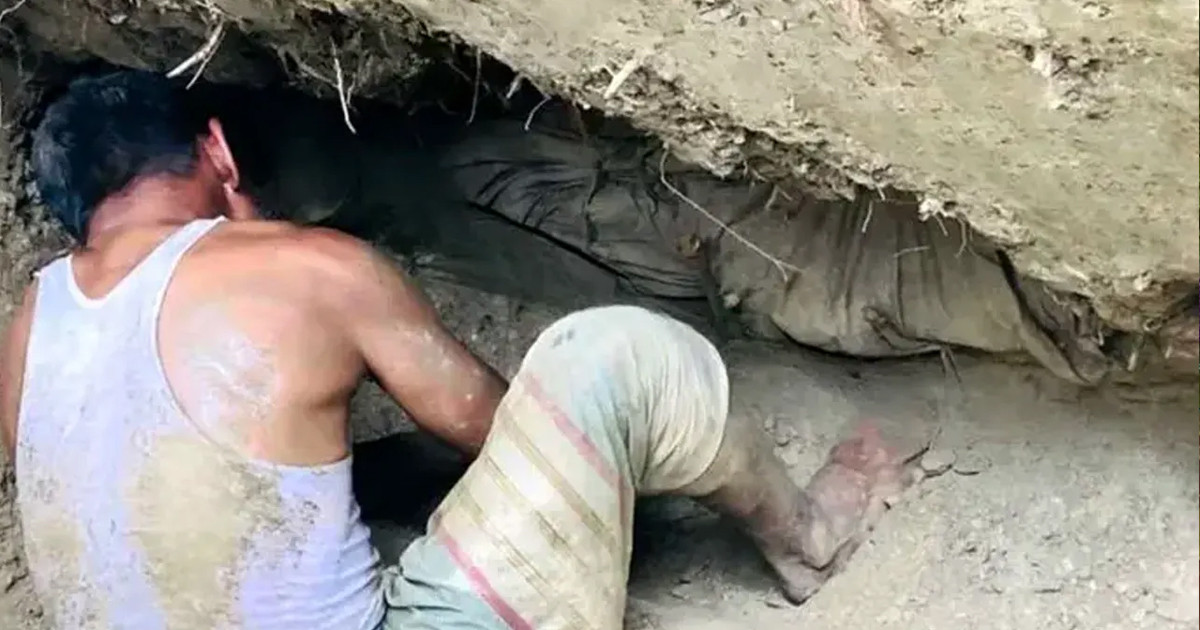 স্ত্রীর কবর খুঁড়ে মিলল ২৪ বছর আগে দাফন করা স্বামীর ‘অক্ষত’ মরদেহ