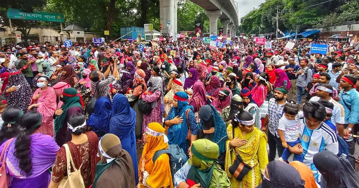 শাহবাগে প্রাথমিকে সুপারিশপ্রাপ্ত শিক্ষকদের অবস্থান