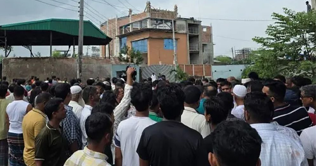 পরিচ্ছন্নতাকর্মীদের সঙ্গে স্থানীয়দের সংঘর্ষ, ডিএনসিসি প্রশাসক ও এমপির ওপর 'হামলা'