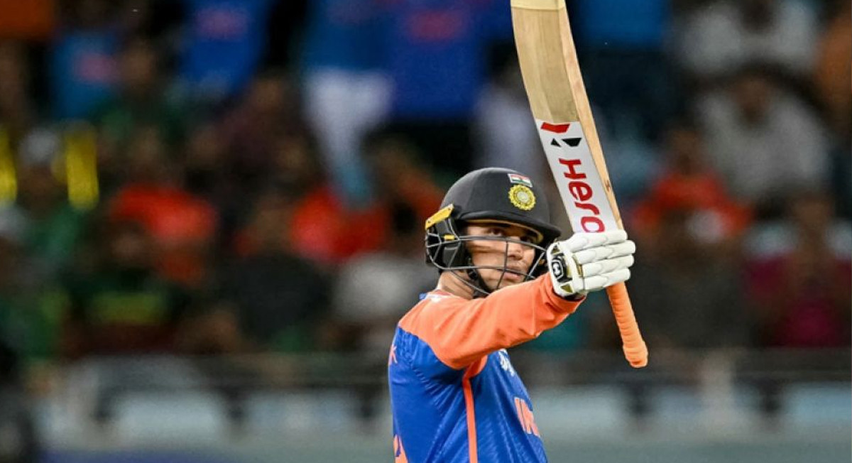ঝড় তুললেন অভিষেক, ৯১ বলে ২৩৩