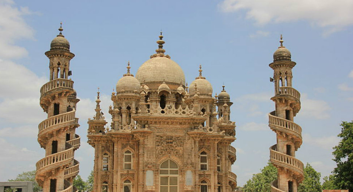 স্থাপত্য শিল্পের বিস্ময় মাহাবাত মাকবারা