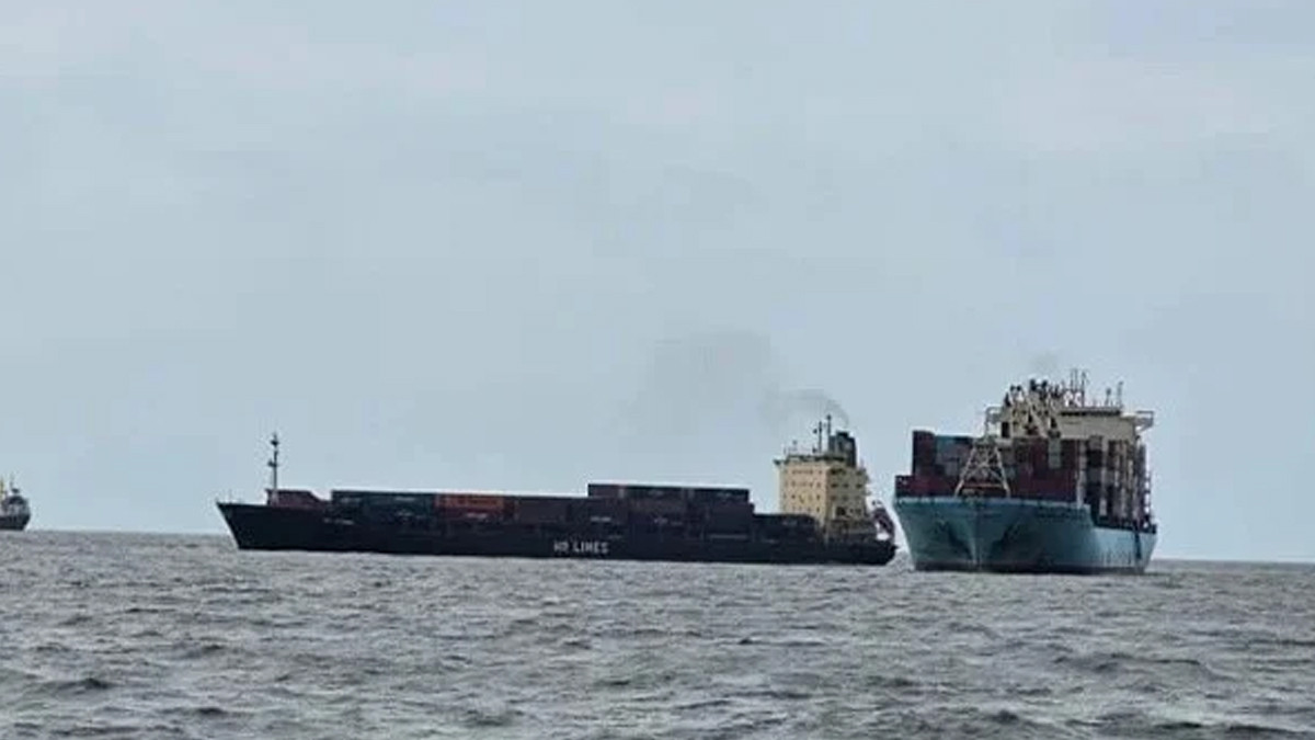 চট্টগ্রাম বন্দরের চ্যানেলে কনটেইনারবাহী জাহাজের দুর্ঘটনা