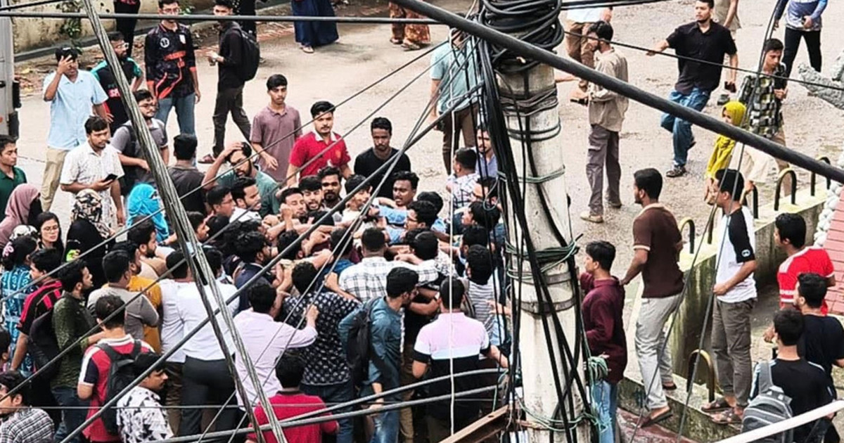 জবিতে ছাত্রদল-শিবির সংঘর্ষ, উত্তপ্ত ক্যাম্পাস