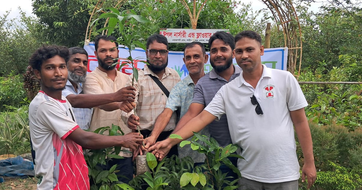 কমলগঞ্জে প্লাস্টিকের বোতলের বদলে গাছের চারা, পরিবেশ রক্ষায় ব্যতিক্রমী উদ্যোগ বসুন্ধরা শুভসংঘের