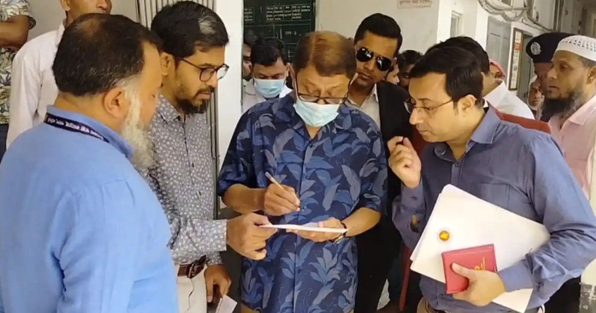 অফিস চলাকালে প্রাইভেট চেম্বারে চিকিৎসক, বরখাস্তের নির্দেশ স্বাস্থ্যমন্ত্রীর