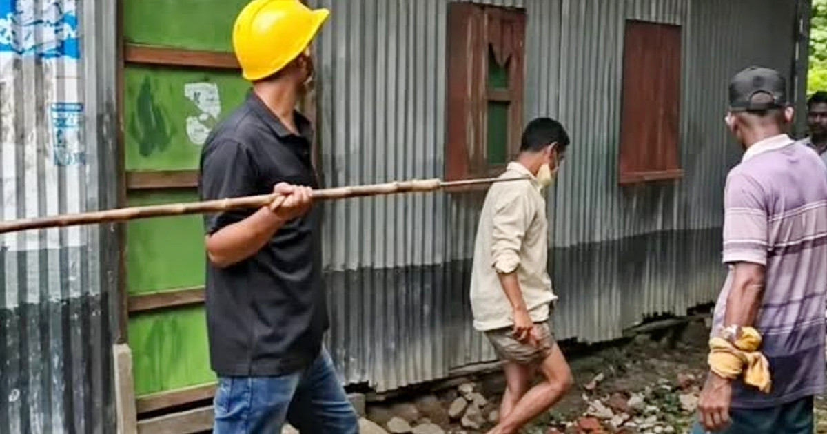 মাইকে ঘোষণা দিয়ে দুই গ্রুপের দফায় দফায় সংঘর্ষ, আহত ১০