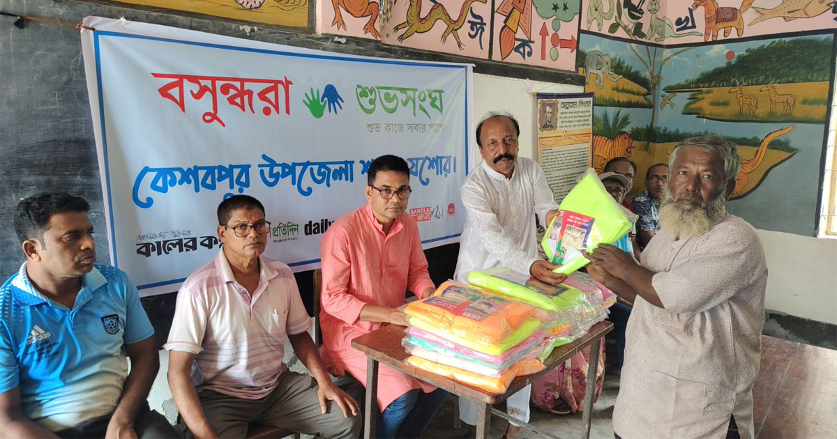 জলাবদ্ধ মানুষের স্বাস্থ্যঝুঁকি কমাতে পানিবন্দী পরিবারে মশারি বিতরণ শুভসংঘের