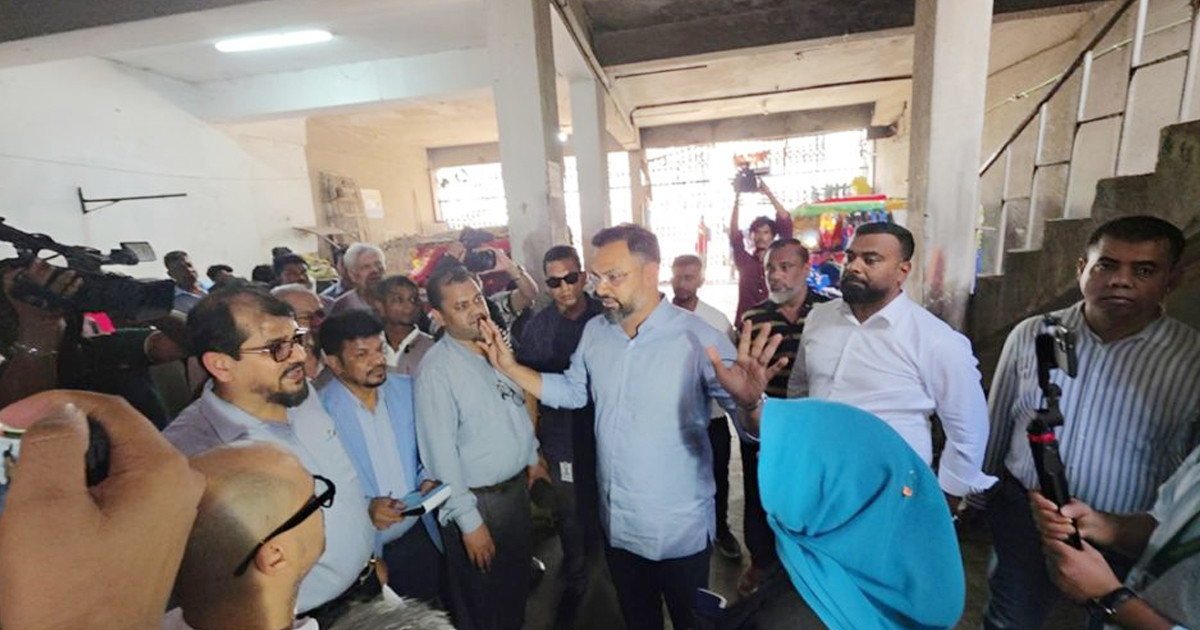 কমলাপুর স্টেডিয়ামের চরম অব্যবস্থাপনা দেখে ক্রীড়া প্রতিমন্ত্রীর অসন্তোষ, বরখাস্ত প্রশাসক