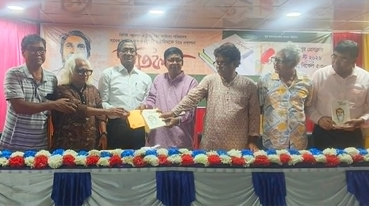 দিনাজপুরে গল্পকার ইতি ইব্রাহিম স্মরণে প্রকাশনা ‘ইতিকথা’র মোড়ক উন্মোচন