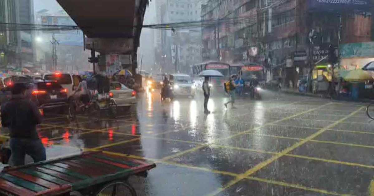 ঢাকায় ২৪ ঘণ্টায় ৩৫ মিলিমিটার বৃষ্টি, দুপুরের মধ্যে আরও বর্ষণের পূর্বাভাস