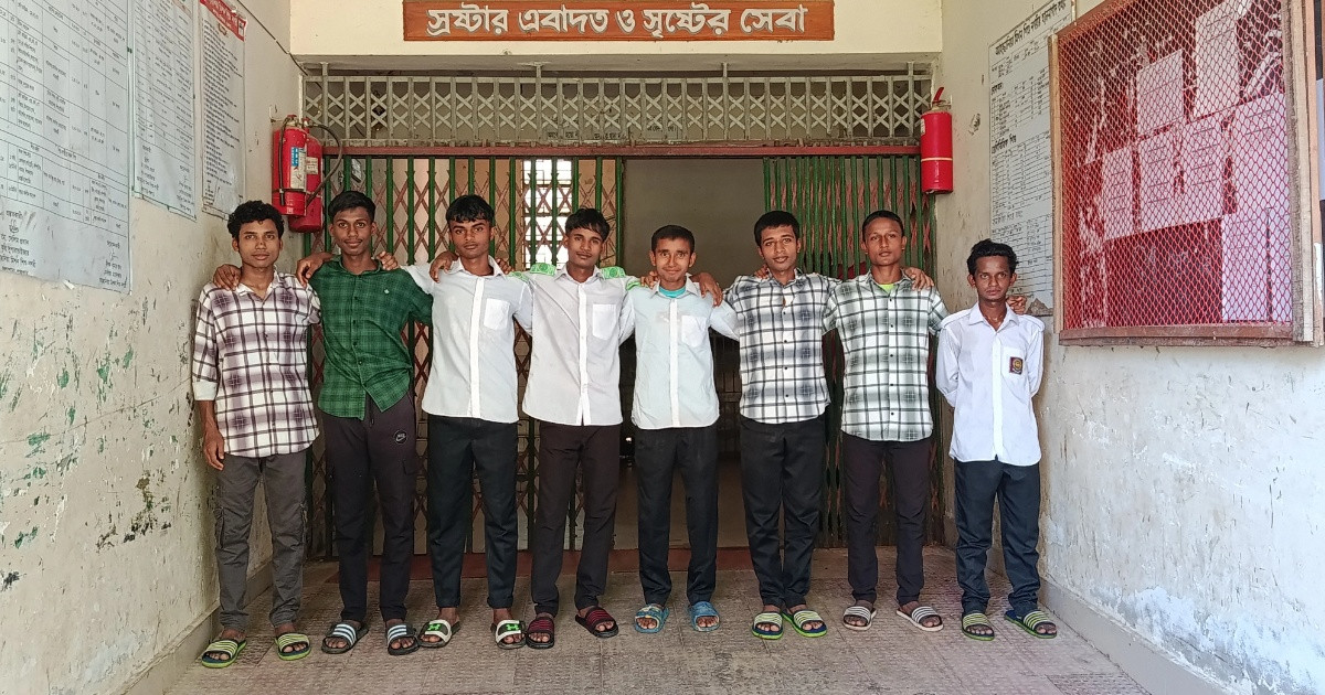 বাবা-মায়ের স্নেহ ছাড়াই বেড়ে ওঠা ৯ কিশোরের এসএসসি জয়