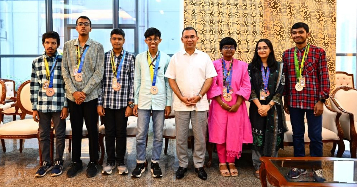 প্রধানমন্ত্রীর সঙ্গে গণিত অলিম্পিয়াড বিজয়ীদের সৌজন্য সাক্ষাৎ