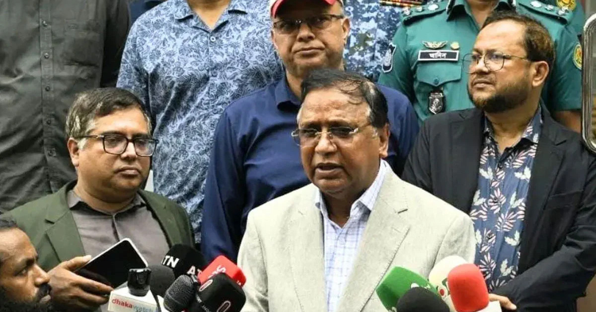 শাহবাগে চালু হলো আধুনিক স্বয়ংক্রিয় ট্রাফিক সিগন্যাল