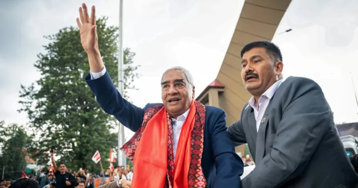 গ্রেপ্তারি পরোয়ানা মাথায় নিয়েই নেপালে ফিরলেন দেশটির সাবেক প্রধানমন্ত্রী