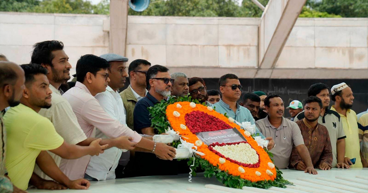 বেগম খালেদা জিয়ার সমাধিতে ডিএনসিসি প্রশাসকের শ্রদ্ধা