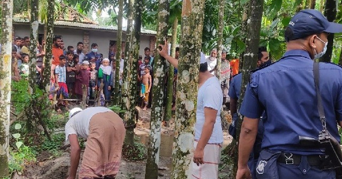 দাফনের দুই দিন পর সাপে কাটা রোগীকে ‘জীবিত’ করার চেষ্টা ওঝার, অতঃপর...