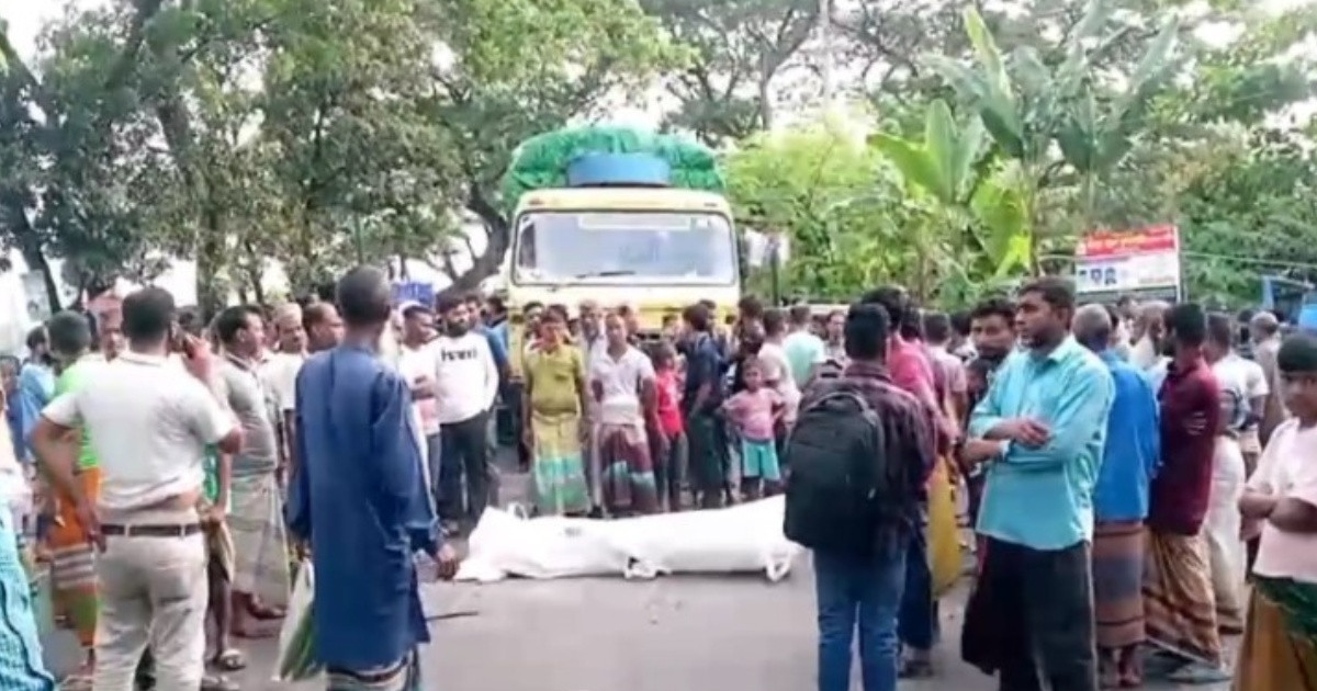 সিরাজগঞ্জে ট্রাক-পিকআপ সংঘর্ষে দুজন নিহত, দেড় ঘণ্টা মহাসড়ক অবরোধ
