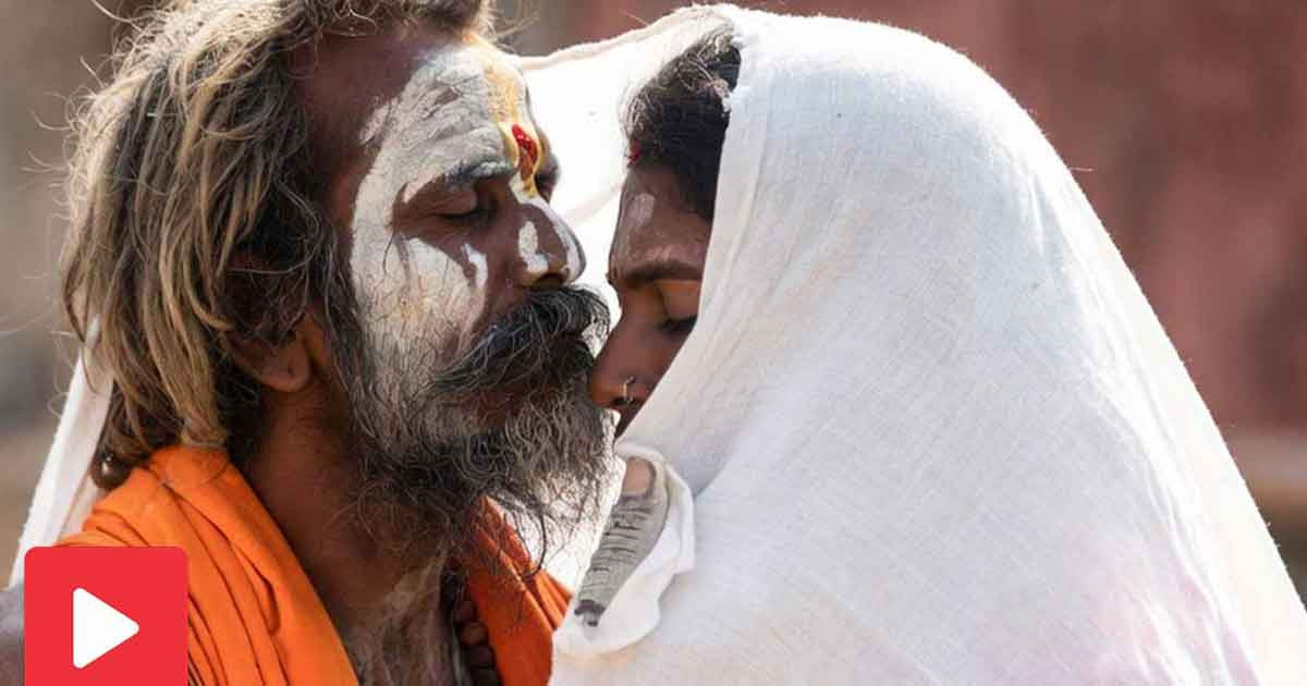 ‘লিপ কিস বাবা’র ভিডিও ঘিরে তুমুল বিতর্ক, ভাইরাল ভিডিওতে যা দেখা গেল