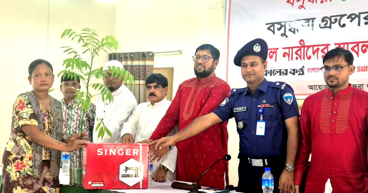 বান্দরবানের লামায় তিন মাসের প্রশিক্ষণ শেষে ২০ নারীর হাতে সেলাই মেশিন