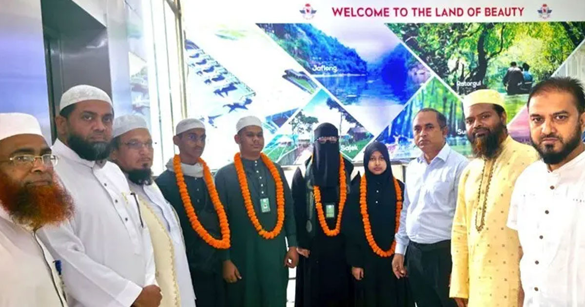 দেশে ফিরলেন সৌদিতে কোরআন প্রতিযোগীতায় জয়ী ৪ হাফেজ