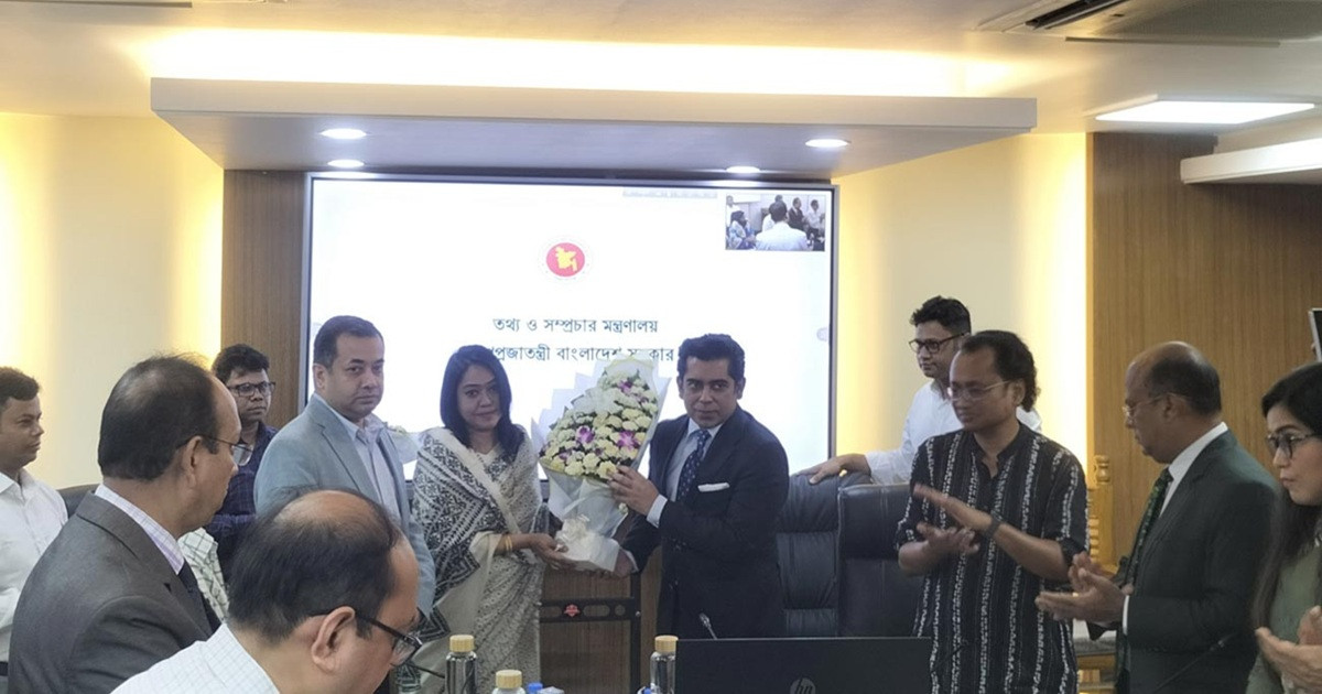 সচিবালয়ে প্রথমবার অফিস করছেন তথ্যমন্ত্রী আন্দালিভ রহমান পার্থ
