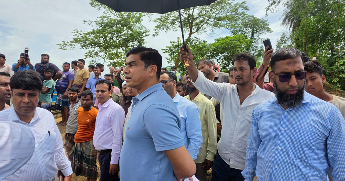 খোয়াই নদীর ক্ষতিগ্রস্ত বাঁধ পরিদর্শন, দ্রুত মেরামতের নির্দেশ পানিসম্পদ প্রতিমন্ত্রীর