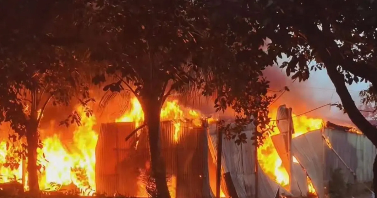 গাজীপুরে ঝুটের গুদামে আগুন, নিয়ন্ত্রণে কাজ করছে ৫ ইউনিট