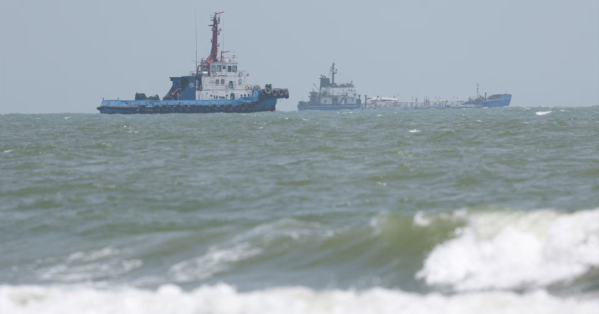 যুক্তরাষ্ট্রকে ইরানের কড়া বার্তা, শর্ত না মানলে খুলবে না হরমুজ
