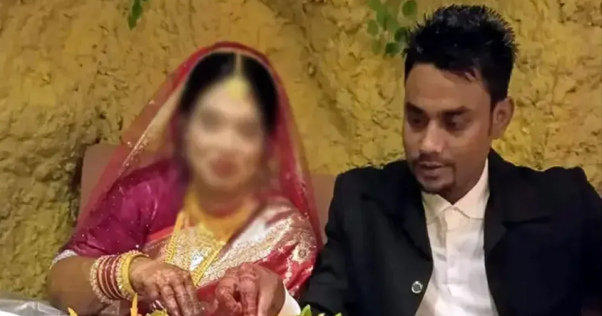 স্বামীকে তালাক না দিয়েই প্রেমিককে বিয়ে করলেন ৪ সন্তানের মা