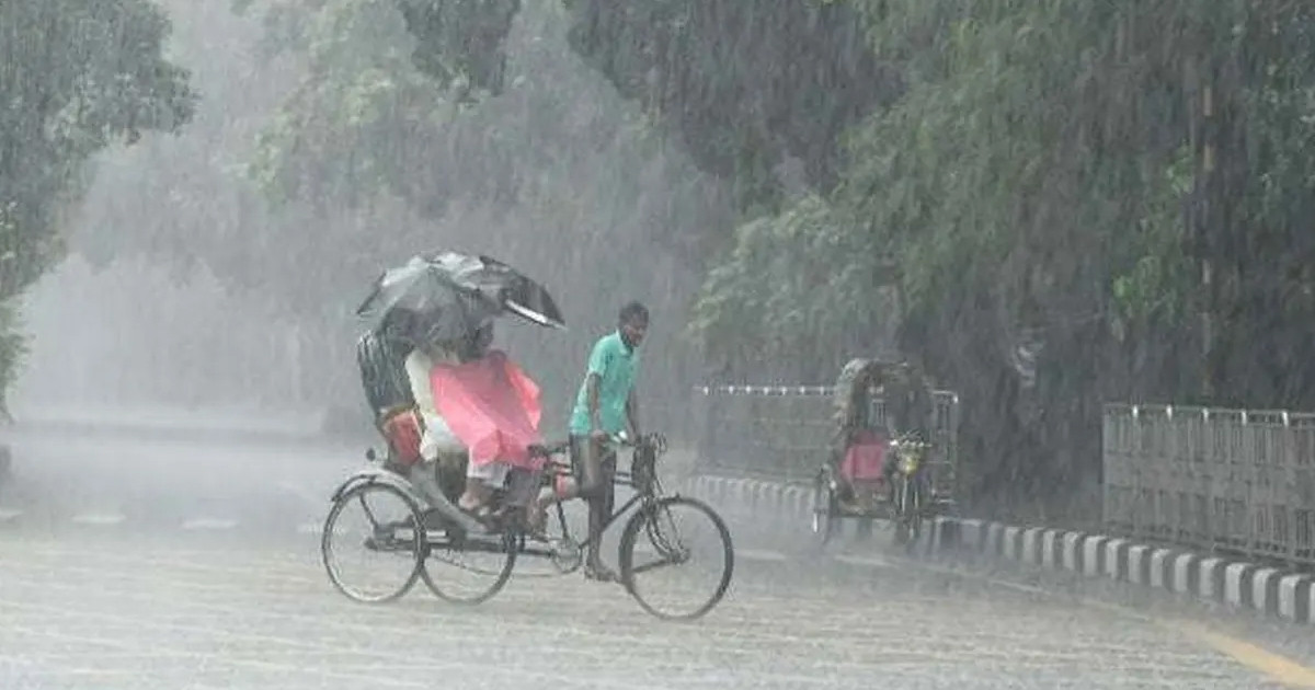 রাজধানীতে গুড়ি গুড়ি বৃষ্টি, বজ্রবৃষ্টির আভাস