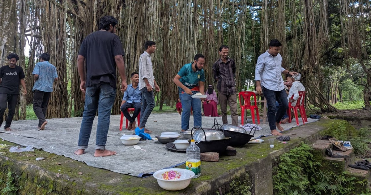 বসুন্ধরা শুভসংঘের বন্ধুদের আয়োজনে কারমাইকেল কলেজে চড়ুইভাতি