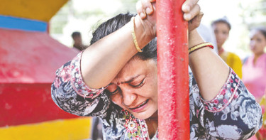 ‘চোখের সামনে আমার পরিবারের সবাই ভেসে গেল’