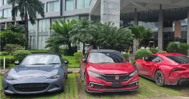 ‘যন্ত্রাংশ’ আমদানির আড়ালে কক্সবাজারে জব্দ ৩ বিলাসবহুল গাড়ি