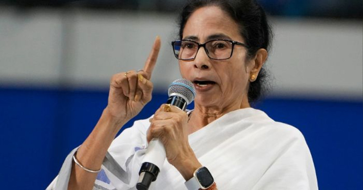 হাইকোর্টের নির্দেশ অমান্যের অভিযোগে মমতার বিরুদ্ধে মামলা