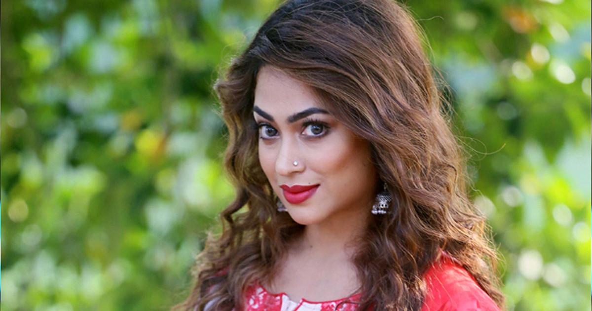 ‘সুন্দরভাবে বাঁচতে চাই। আল্লাহ-খোদার নাম নিতে চাই’