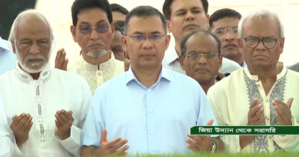 শহীদ জিয়াউর রহমান ও বেগম খালেদা জিয়ার সমাধিতে প্রধানমন্ত্রীর শ্রদ্ধা