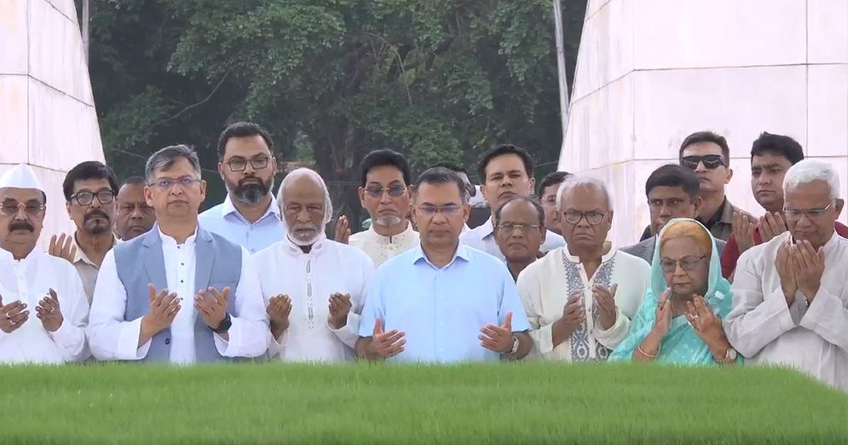 শহীদ জিয়াউর রহমান ও বেগম খালেদা জিয়ার সমাধিতে প্রধানমন্ত্রীর শ্রদ্ধা
