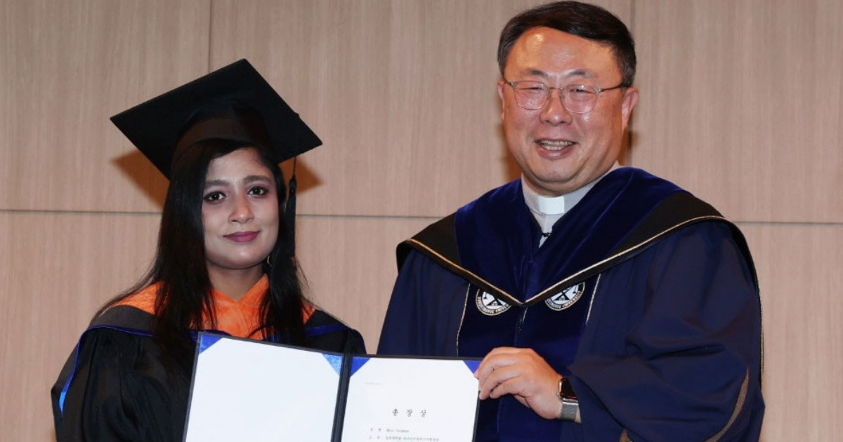 দক্ষিণ কোরিয়ায় প্রেসিডেন্ট অ্যাওয়ার্ড পেলেন বাংলাদেশের ইয়াসমিন
