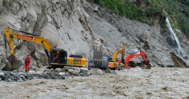 নেপাল-চীন সীমান্তে মৃতের সংখ্যা দ্রুত বাড়ছে, ৯৫৫ লাশ উদ্ধার, নিখোঁজ ৪,৪৭১
