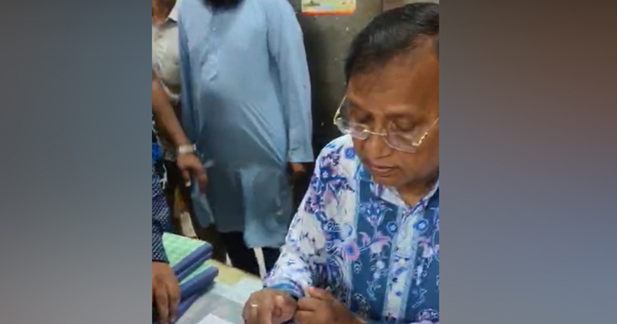 ডিএসসিসি প্রশাসকের খিলগাঁও আঞ্চলিক কার্যালয় পরিদর্শন