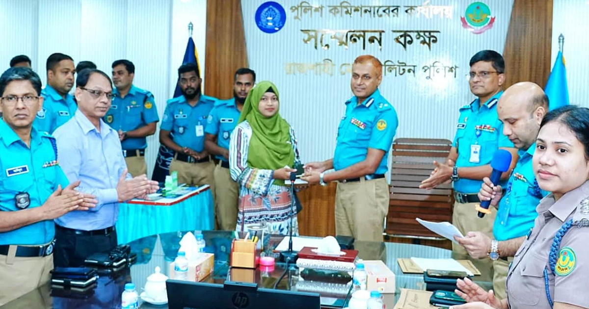 হারিয়ে যাওয়া ১২৫টি মোবাইল মালিকের কাছে ফিরিয়ে দিল আরএমপি